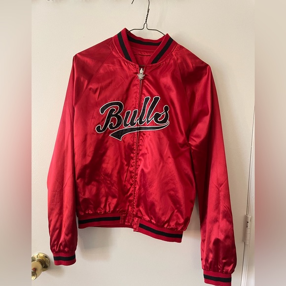 Chicago Bulls NBA Reversible Satin Jacket - Picture 4 of 5
